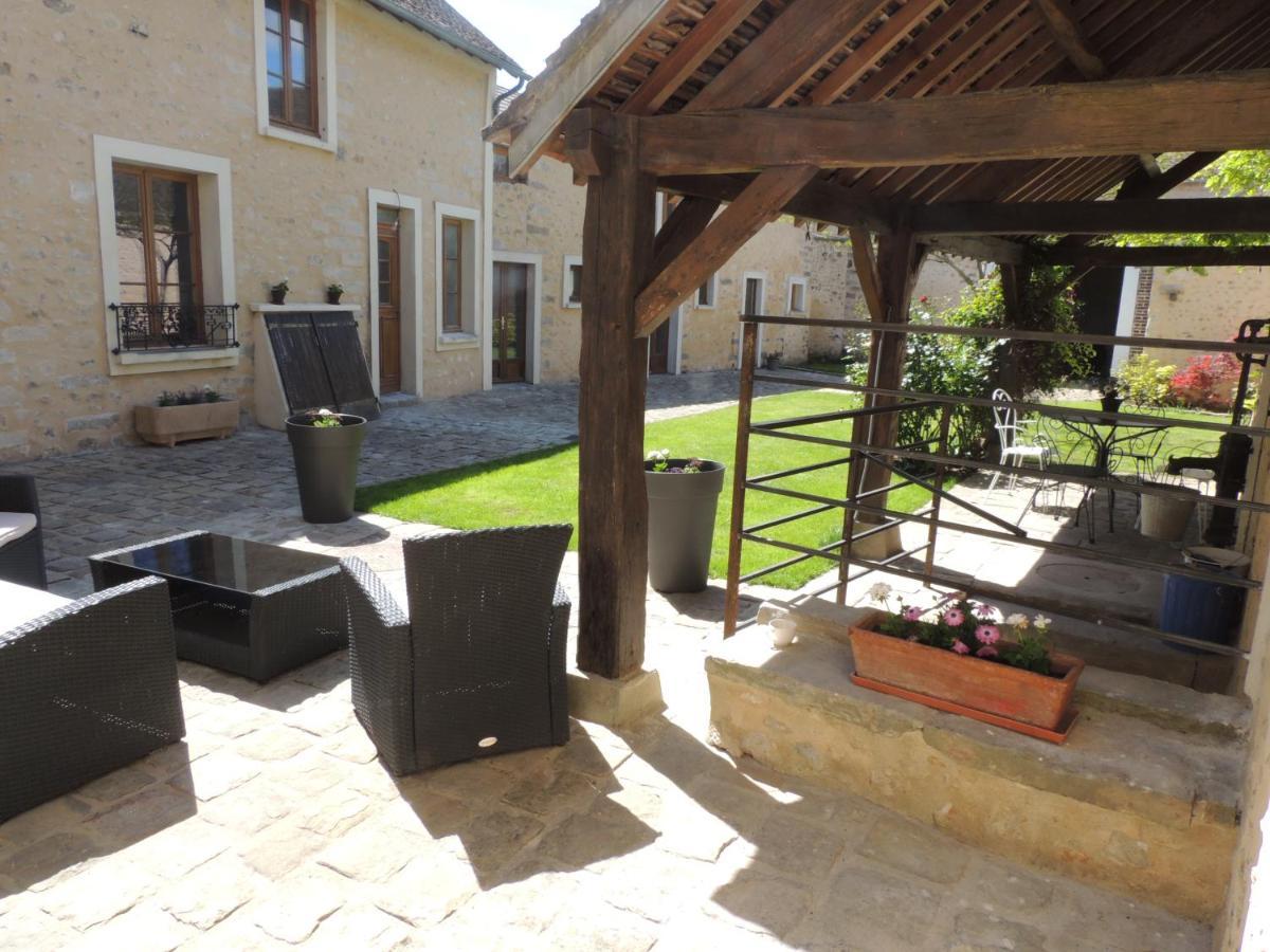 Ilot Bonheur Hotel Ury Bagian luar foto
