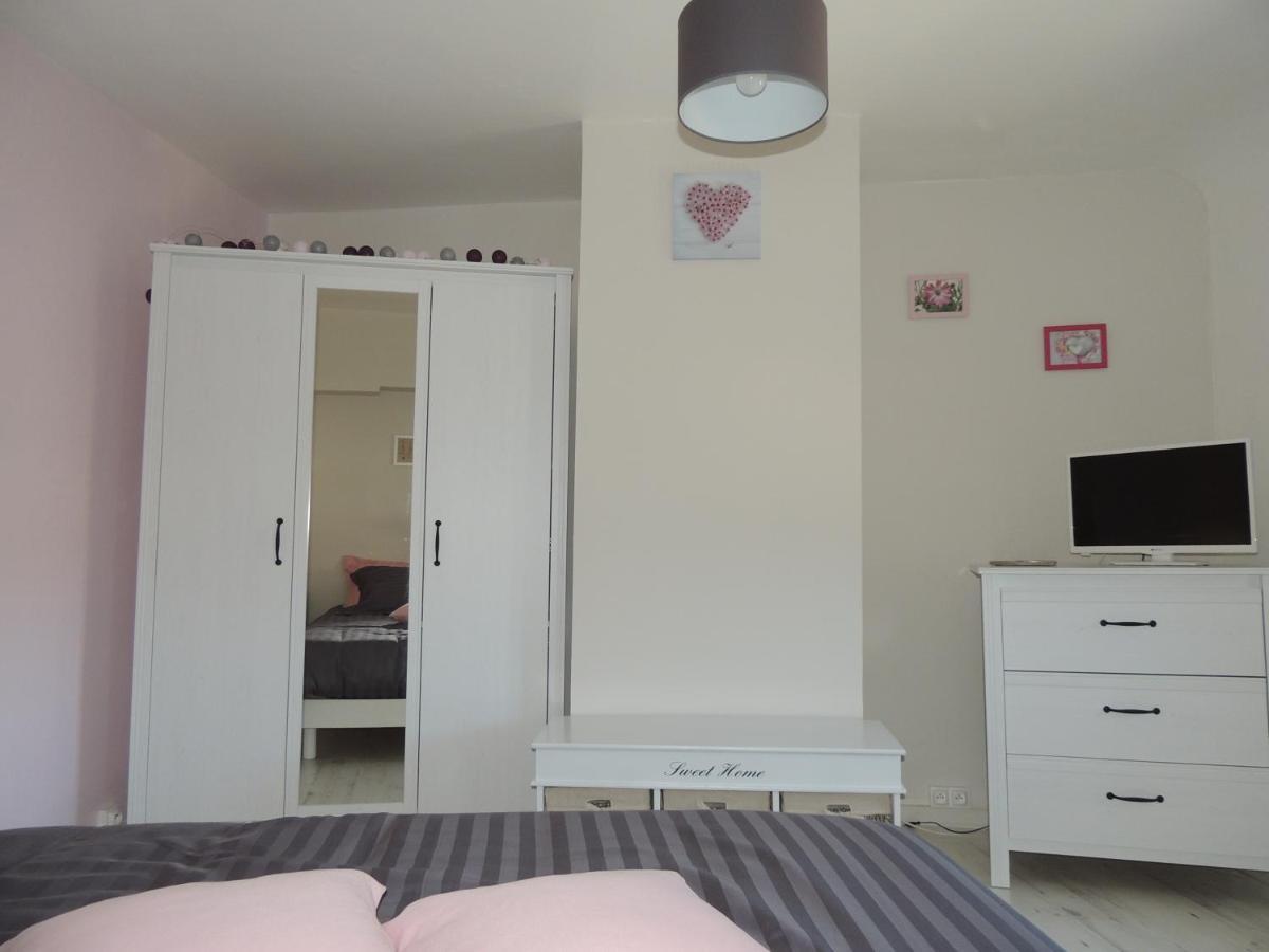Ilot Bonheur Hotel Ury Bagian luar foto
