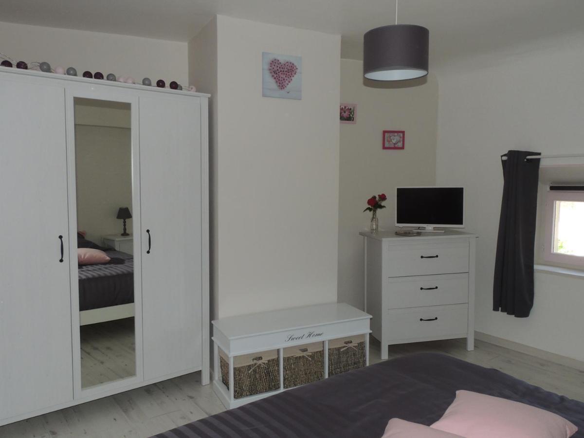 Ilot Bonheur Hotel Ury Bagian luar foto